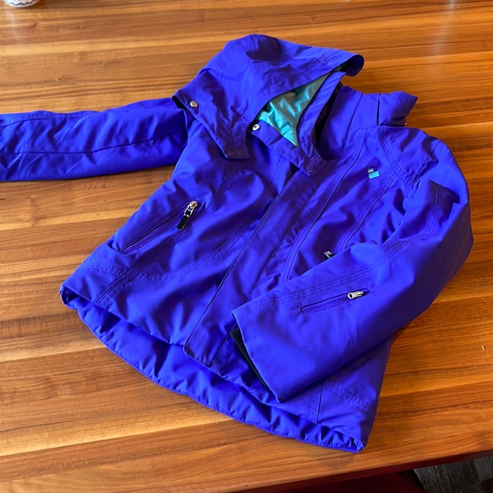Girls 10-12 Obermeyer ski jacket with detachable hood.  EUC